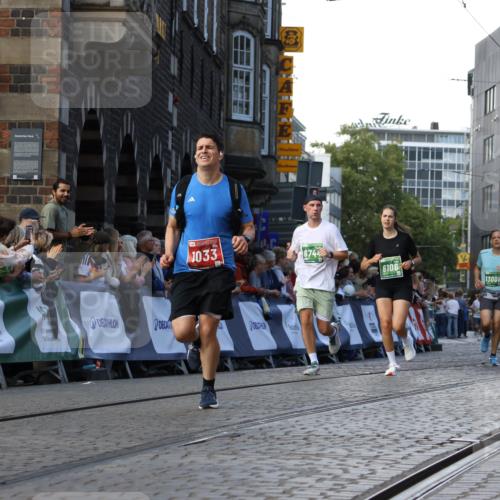13.09.2026 - 21. swb-Marathon Bremen Strokosch-Dieckow http://msf.ph/oto/10332619 13.09.2026 13:16:04 Ziel 982, 1033, 1445, 2733, 3119, 3422, 3536, 3689, 3836, 3991, 4573, 5474, 5533, 5588, 6162, 6481, 6515, 7203, 9029, 9122, 9475, 9777, 13249, 481, 663, 740, 755, 1605, 3134, 6106, 6721, 6744, 8398, 9031, 9115, 13008, 13158 meine-sportfotos.de