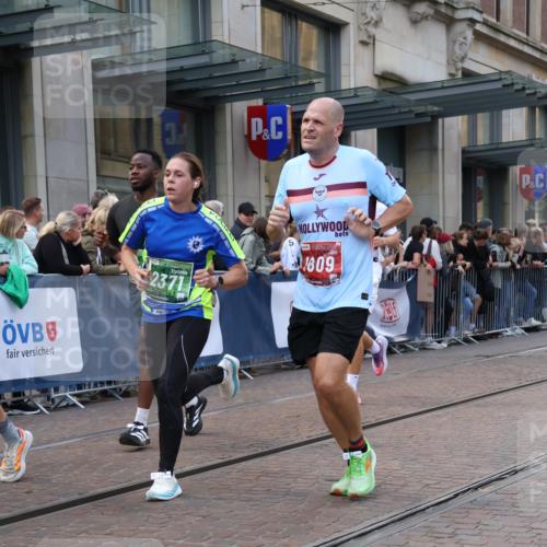 13.09.2026 - 21. swb-Marathon Bremen Strokosch-Dieckow http://msf.ph/oto/10332635 13.09.2026 13:23:14 Ziel 135, 672, 2371, 2409, 2485, 2490, 2560, 2627, 2899, 3078, 3138, 3173, 3531, 3642, 3856, 3861, 3939, 5820, 5821, 5908, 6157, 6843, 6848, 6923, 8095, 8290, 8560, 8863, 9088, 9196, 9436, 1809, 1900, 1935, 1963, 2306, 2367, 2427, 2827, 2899, 2914, 2961, 3098, 3233, 3374, 3560, 3729, 3920, 5114, 7909, 8045, 8231, 8304, 8377, 8646, 8671, 8672, 8732, 8787, 8819, 8820, 9827, 9921, 10127 meine-sportfotos.de
