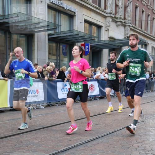 13.09.2026 - 21. swb-Marathon Bremen Strokosch-Dieckow http://msf.ph/oto/10332791 13.09.2026 13:23:21 Ziel 135, 672, 2288, 2371, 2409, 2485, 2490, 2560, 2627, 3078, 3138, 3173, 3642, 3856, 3861, 3939, 4601, 4671, 5011, 5116, 5231, 5908, 6157, 6332, 6648, 6843, 6848, 7216, 7475, 8095, 8290, 8560, 9088, 9196, 10115, 1809, 1900, 1935, 2306, 2367, 2427, 2827, 2899, 2914, 2961, 3098, 3233, 3374, 3531, 3729, 3920, 5114, 5820, 5821, 6923, 8045, 8231, 8304, 8671, 8672, 8732, 8787, 8819, 8820, 8863, 9436, 9827, 9921, 10127 meine-sportfotos.de