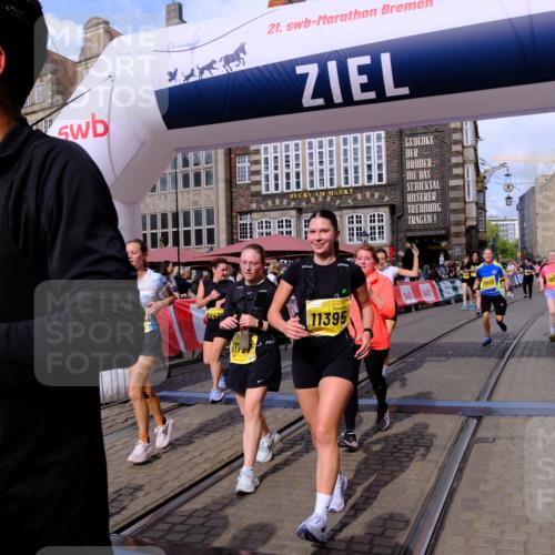 13.09.2026 - 21. swb-Marathon Bremen Tim E. http://msf.ph/oto/10332812 13.09.2026 11:05:08 Ziel 10198, 10283, 10315, 10481, 10729, 10741, 10855, 10856, 10940, 11006, 11133, 11272, 11366, 11395, 11518, 11592, 11705, 11757, 11939, 12005, 12235, 12420, 12493, 12495, 12498, 12500, 12502, 12522, 12563 meine-sportfotos.de