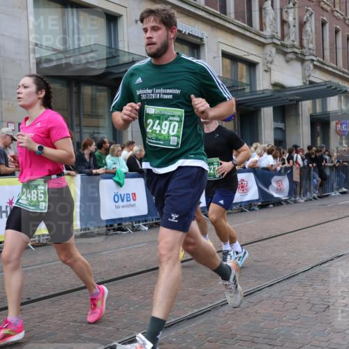 13.09.2026 - 21. swb-Marathon Bremen Strokosch-Dieckow http://msf.ph/oto/10332814 13.09.2026 13:23:22 Ziel 135, 672, 2288, 2371, 2409, 2485, 2490, 2560, 2627, 3078, 3138, 3173, 3642, 3856, 3861, 3939, 4601, 4671, 5011, 5116, 5231, 5908, 6157, 6332, 6648, 6843, 6848, 7216, 7475, 8095, 8290, 8560, 9088, 9196, 10115, 1809, 1900, 1935, 2306, 2367, 2427, 2827, 2899, 2914, 2961, 3098, 3233, 3374, 3531, 3729, 3861, 3920, 5114, 5820, 5821, 6923, 8045, 8231, 8304, 8732, 8787, 8819, 8820, 8863, 9436, 9827, 9921, 10127 meine-sportfotos.de