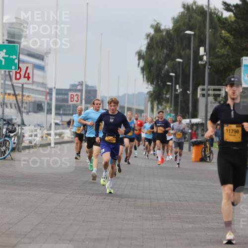 13.09.2026 - Kiel Lauf Andreas Tolksdorf http://msf.ph/oto/10332824 13.09.2026 09:51:46 Kiellinie 3, 4, 3, 11798, 19, 457 meine-sportfotos.de