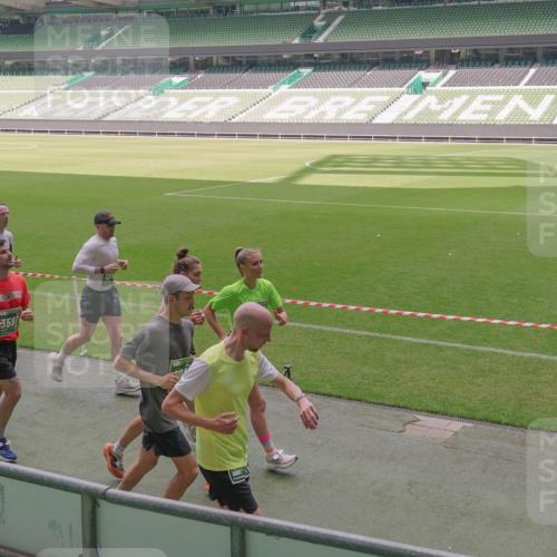 13.09.2026 - 21. swb-Marathon Bremen Michael Burmester http://msf.ph/oto/10332846 13.09.2026 13:04:56 Laufen im Stadion 178, 209, 210, 244, 323, 394, 488, 534, 536, 565, 647, 725, 881, 891, 900, 1073, 1239, 1243, 1307, 1308, 1343, 1373, 1380, 1456, 1479, 1627, 1649, 1653, 1656, 1687, 1771, 1780, 1914, 1932, 1941, 2023, 2089, 2126, 2223, 2241, 2265, 2301, 2369, 2430, 2452, 2602, 2723, 2742, 2764, 2851, 2867, 2872, 2891, 2910, 2919, 2957, 2959, 2977, 2985, 3028, 3030, 3217, 3278, 3320, 3343, 3402, 3419, 3425, 3444, 3454, 3485, 3521, 3579, 3618, 3796, 3909, 242 meine-sportfotos.de