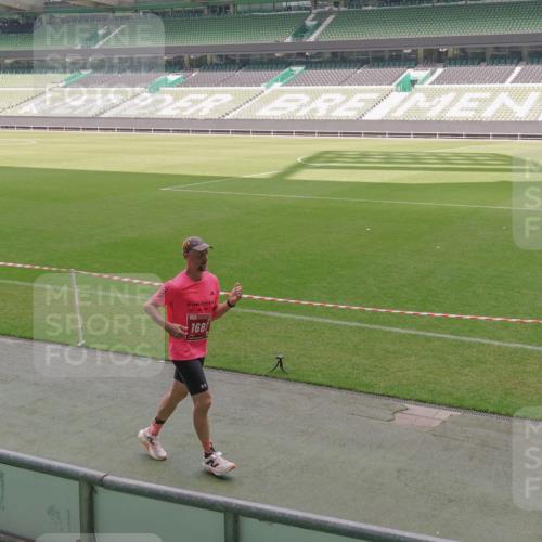 13.09.2026 - 21. swb-Marathon Bremen Michael Burmester http://msf.ph/oto/10332932 13.09.2026 13:05:01 Laufen im Stadion 178, 209, 210, 244, 323, 394, 534, 536, 565, 647, 725, 881, 891, 900, 1073, 1239, 1243, 1307, 1308, 1343, 1373, 1380, 1456, 1479, 1627, 1649, 1653, 1656, 1687, 1780, 1914, 1932, 1941, 2023, 2089, 2126, 2223, 2241, 2244, 2265, 2301, 2310, 2369, 2430, 2452, 2464, 2602, 2723, 2742, 2764, 2851, 2867, 2872, 2891, 2910, 2919, 2957, 2959, 2985, 3028, 3030, 3115, 3217, 3278, 3320, 3343, 3419, 3425, 3444, 3454, 3485, 3521, 3579, 3796, 3909, 242 meine-sportfotos.de