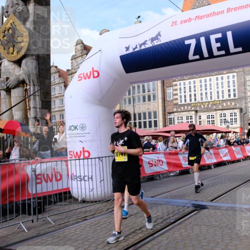 13.09.2026 - 21. swb-Marathon Bremen Tim E. http://msf.ph/oto/10332953 13.09.2026 11:05:13 Ziel 10198, 10283, 10315, 10465, 10729, 10741, 10850, 10855, 10856, 10940, 10975, 11006, 11133, 11272, 11395, 11518, 11757, 11939, 12002, 12005, 12064, 12235, 12420, 12493, 12495, 12498, 12500, 12502, 12522, 12563 meine-sportfotos.de
