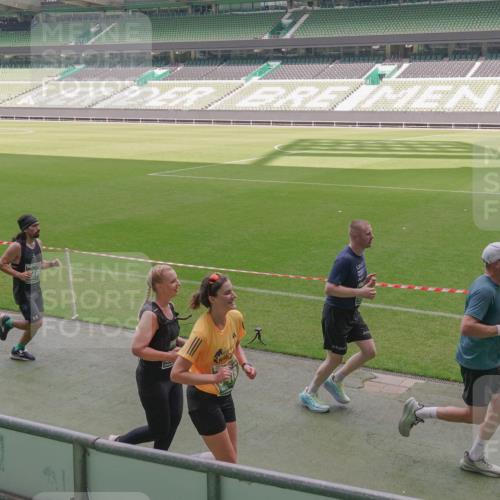 13.09.2026 - 21. swb-Marathon Bremen Michael Burmester http://msf.ph/oto/10333044 13.09.2026 13:05:14 Laufen im Stadion 178, 209, 210, 217, 244, 323, 394, 534, 536, 565, 647, 881, 891, 900, 1073, 1239, 1243, 1274, 1307, 1308, 1343, 1373, 1380, 1456, 1479, 1533, 1581, 1627, 1649, 1653, 1656, 1687, 1780, 1914, 1932, 1941, 2023, 2076, 2089, 2126, 2241, 2244, 2265, 2301, 2310, 2369, 2430, 2452, 2464, 2602, 2723, 2742, 2764, 2851, 2867, 2872, 2891, 2910, 2919, 2957, 2959, 2985, 3028, 3030, 3115, 3217, 3278, 3320, 3343, 3419, 3425, 3444, 3454, 3485, 3521, 3579, 3796, 3909, 242 meine-sportfotos.de