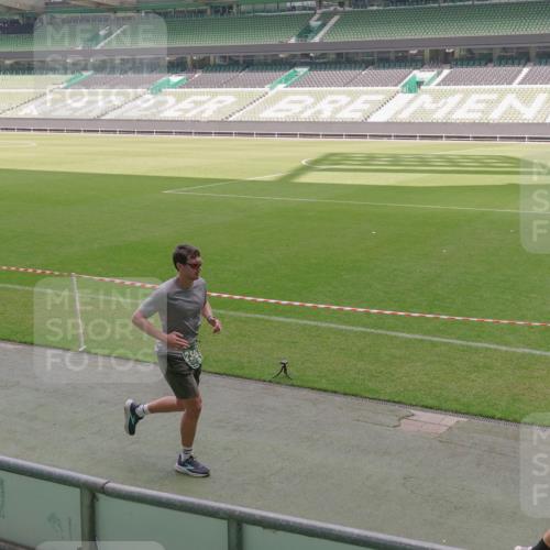 13.09.2026 - 21. swb-Marathon Bremen Michael Burmester http://msf.ph/oto/10333062 13.09.2026 13:05:15 Laufen im Stadion 178, 209, 210, 217, 244, 323, 394, 534, 536, 565, 647, 881, 891, 900, 1073, 1239, 1243, 1274, 1307, 1308, 1343, 1373, 1380, 1456, 1479, 1533, 1581, 1627, 1653, 1656, 1687, 1780, 1914, 1932, 1941, 2023, 2076, 2089, 2126, 2241, 2244, 2265, 2301, 2310, 2369, 2430, 2452, 2464, 2602, 2723, 2742, 2764, 2851, 2867, 2872, 2891, 2910, 2919, 2957, 2959, 2985, 3028, 3030, 3115, 3217, 3278, 3320, 3343, 3419, 3425, 3444, 3454, 3485, 3521, 3579, 3796, 3909, 242 meine-sportfotos.de