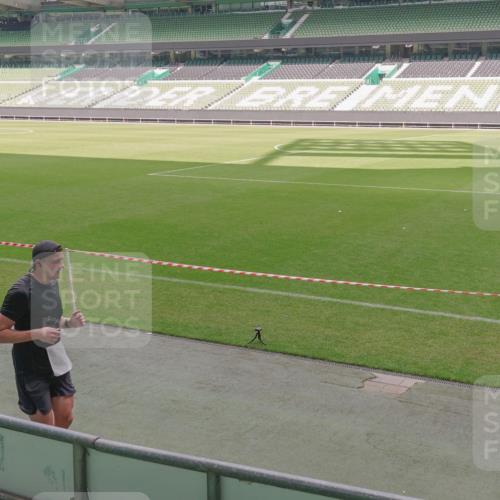 13.09.2026 - 21. swb-Marathon Bremen Michael Burmester http://msf.ph/oto/10333070 13.09.2026 13:05:17 Laufen im Stadion 178, 209, 217, 244, 323, 394, 534, 536, 565, 647, 784, 891, 900, 1073, 1239, 1243, 1274, 1307, 1308, 1343, 1373, 1380, 1456, 1479, 1533, 1581, 1627, 1653, 1656, 1687, 1780, 1914, 1932, 1941, 2023, 2076, 2089, 2126, 2241, 2244, 2265, 2301, 2310, 2369, 2393, 2430, 2452, 2464, 2602, 2723, 2742, 2764, 2851, 2867, 2872, 2891, 2910, 2919, 2957, 2959, 2985, 3028, 3030, 3115, 3217, 3278, 3320, 3343, 3419, 3425, 3444, 3454, 3485, 3521, 3796, 3909, 242 meine-sportfotos.de