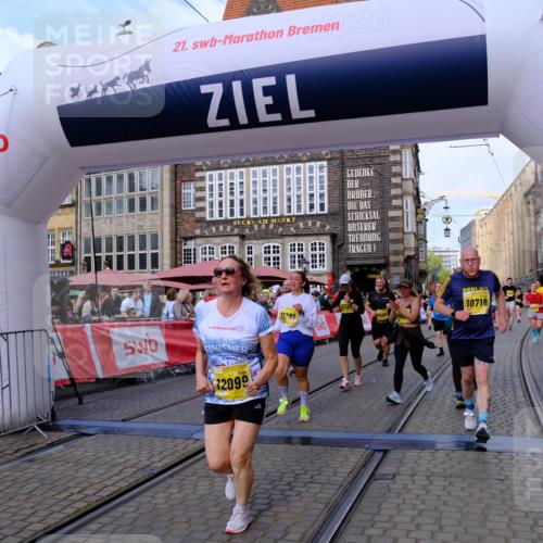 13.09.2026 - 21. swb-Marathon Bremen Tim E. http://msf.ph/oto/10333086 13.09.2026 11:05:24 Ziel 10370, 10465, 10576, 10718, 10741, 10800, 10850, 10975, 10995, 11102, 11105, 11157, 11218, 11281, 11326, 11584, 11616, 11722, 11900, 11939, 12002, 12011, 12064, 12079, 12080, 12099, 12235, 12335, 12522 meine-sportfotos.de