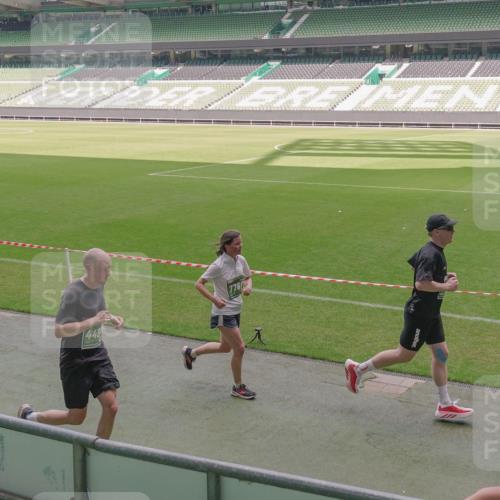 13.09.2026 - 21. swb-Marathon Bremen Michael Burmester http://msf.ph/oto/10333132 13.09.2026 13:05:24 Laufen im Stadion 178, 209, 217, 244, 323, 394, 430, 454, 534, 536, 565, 647, 784, 891, 900, 1073, 1239, 1243, 1274, 1307, 1308, 1343, 1373, 1380, 1456, 1533, 1581, 1627, 1653, 1656, 1687, 1780, 1914, 1932, 1941, 2023, 2076, 2089, 2126, 2241, 2244, 2265, 2301, 2310, 2355, 2369, 2393, 2430, 2452, 2464, 2602, 2723, 2742, 2764, 2867, 2872, 2891, 2910, 2919, 2957, 2959, 2985, 3028, 3030, 3115, 3217, 3278, 3320, 3343, 3419, 3425, 3444, 3485, 3521, 3796, 3909, 242 meine-sportfotos.de