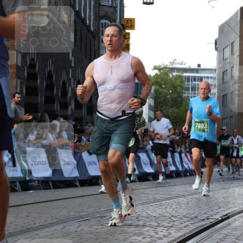 13.09.2026 - 21. swb-Marathon Bremen Strokosch-Dieckow http://msf.ph/oto/10333136 13.09.2026 13:16:26 Ziel 145, 481, 663, 740, 1605, 1955, 2623, 3134, 3149, 4128, 4823, 5430, 5913, 6106, 6721, 6744, 7307, 7413, 8398, 8487, 9278, 13008, 13158, 696, 816, 985, 1076, 1162, 2474, 5255, 6367, 7053, 7603, 7875, 8171, 8288 meine-sportfotos.de