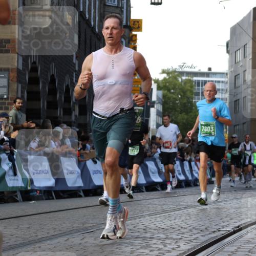 13.09.2026 - 21. swb-Marathon Bremen Strokosch-Dieckow http://msf.ph/oto/10333145 13.09.2026 13:16:26 Ziel 145, 481, 663, 740, 1605, 1955, 2623, 3134, 3149, 4128, 4823, 5430, 5913, 6106, 6721, 6744, 7307, 7413, 8398, 8487, 9278, 13008, 13158, 696, 816, 985, 1076, 1162, 2474, 5255, 6367, 7053, 7603, 7875, 8171, 8288 meine-sportfotos.de