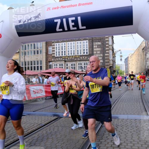 13.09.2026 - 21. swb-Marathon Bremen Tim E. http://msf.ph/oto/10333151 13.09.2026 11:05:25 Ziel 10370, 10465, 10576, 10697, 10718, 10741, 10800, 10850, 10975, 10995, 11102, 11105, 11157, 11218, 11281, 11326, 11584, 11616, 11722, 11900, 11939, 12002, 12011, 12064, 12079, 12080, 12099, 12235, 12335, 12522 meine-sportfotos.de