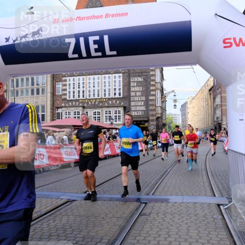13.09.2026 - 21. swb-Marathon Bremen Tim E. http://msf.ph/oto/10333182 13.09.2026 11:05:26 Ziel 10370, 10411, 10465, 10576, 10697, 10718, 10800, 10802, 10850, 10975, 10995, 11102, 11105, 11157, 11218, 11281, 11326, 11584, 11616, 11722, 11900, 12002, 12011, 12064, 12079, 12080, 12099, 12235, 12335, 12522 meine-sportfotos.de