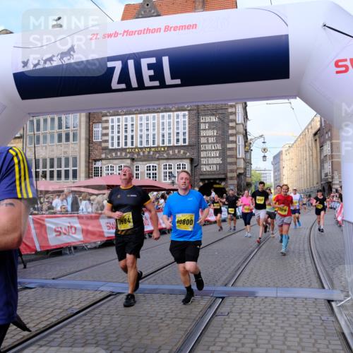 13.09.2026 - 21. swb-Marathon Bremen Tim E. http://msf.ph/oto/10333198 13.09.2026 11:05:27 Ziel 10370, 10411, 10465, 10576, 10697, 10718, 10800, 10802, 10850, 10975, 10995, 11102, 11105, 11157, 11218, 11281, 11326, 11584, 11616, 11722, 11900, 12002, 12011, 12064, 12079, 12080, 12099, 12335, 12522 meine-sportfotos.de