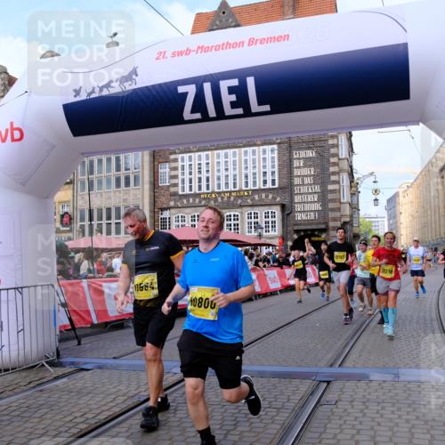 13.09.2026 - 21. swb-Marathon Bremen Tim E. http://msf.ph/oto/10333238 13.09.2026 11:05:27 Ziel 10370, 10411, 10465, 10576, 10697, 10718, 10800, 10802, 10850, 10975, 10995, 11102, 11105, 11157, 11218, 11281, 11326, 11584, 11616, 11722, 11900, 12002, 12011, 12064, 12079, 12080, 12099, 12335, 12522 meine-sportfotos.de