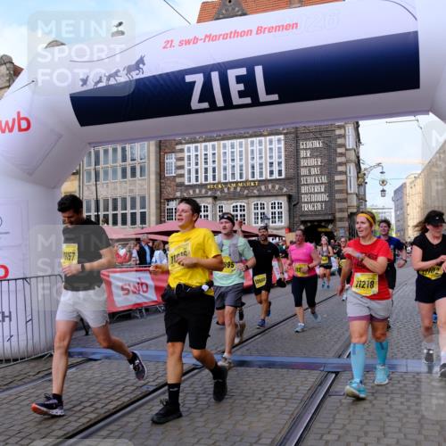 13.09.2026 - 21. swb-Marathon Bremen Tim E. http://msf.ph/oto/10333276 13.09.2026 11:05:29 Ziel 10370, 10411, 10465, 10576, 10697, 10718, 10800, 10802, 10850, 10975, 10995, 11102, 11105, 11157, 11218, 11281, 11326, 11584, 11616, 11722, 11900, 12002, 12011, 12064, 12079, 12080, 12099, 12335 meine-sportfotos.de