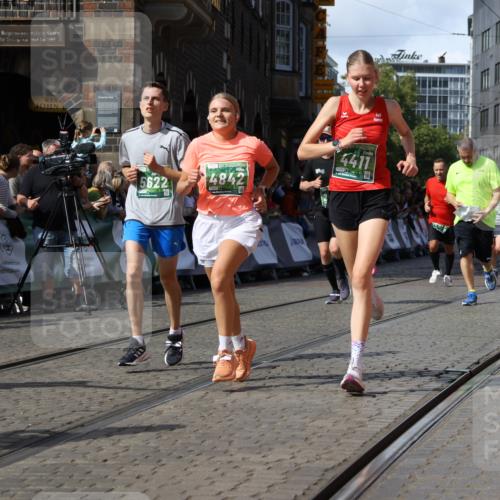 13.09.2026 - 21. swb-Marathon Bremen Strokosch-Dieckow http://msf.ph/oto/10333293 13.09.2026 13:25:47 Ziel 209, 260, 1119, 1650, 1658, 2046, 3168, 3186, 3187, 3806, 4294, 4717, 5703, 5755, 5814, 6113, 6380, 7252, 8357, 8545, 8695, 8769, 8890, 9299, 9460, 9468, 9506, 9563, 13025, 1163, 1647, 2033, 2062, 2708, 2987, 3248, 3516, 4067, 4476, 5013, 5558, 5622, 5701, 6135, 6605, 7638, 7780, 8271, 8361, 8592, 9266, 9794 meine-sportfotos.de