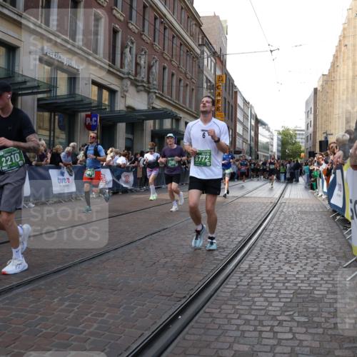 13.09.2026 - 21. swb-Marathon Bremen Strokosch-Dieckow http://msf.ph/oto/10333308 13.09.2026 13:23:42 Ziel 102, 342, 776, 909, 1199, 2210, 2288, 2370, 2517, 2967, 3044, 3372, 4671, 5011, 5104, 5116, 5146, 5208, 5257, 5397, 5481, 5623, 6105, 6332, 6648, 6772, 7059, 7094, 7105, 7357, 7475, 7761, 8051, 8052, 8082, 8179, 9087, 10059, 10115, 13007, 13197, 13219, 135, 672, 2371, 2409, 2485, 2490, 2560, 2627, 3078, 3138, 3173, 3531, 3642, 3856, 3861, 3939, 4601, 5011, 5231, 5908, 6157, 6843, 6848, 6923, 7216, 8095, 8290, 8560, 8863, 9088, 9196 meine-sportfotos.de
