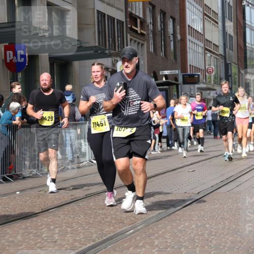 13.09.2026 - 21. swb-Marathon Bremen Strokosch-Dieckow http://msf.ph/oto/10333313 13.09.2026 11:03:39 Ziel 10152, 10357, 10390, 10403, 10429, 10516, 10607, 10659, 10671, 10672, 10720, 10726, 10796, 10912, 10913, 10918, 11149, 11318, 11319, 11325, 11451, 11470, 11471, 11511, 11539, 11618, 11868, 11909, 11967, 12001, 12103, 12113, 12140, 12260, 12392, 12433, 12504, 10090, 10091, 10092, 10187, 10309, 10327, 10420, 10569, 10724, 10902, 10904, 10950, 11211, 11411, 11595, 11598, 11655, 11746, 11773, 12074, 12184, 12185, 12611 meine-sportfotos.de