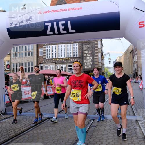 13.09.2026 - 21. swb-Marathon Bremen Tim E. http://msf.ph/oto/10333339 13.09.2026 11:05:31 Ziel 10370, 10411, 10576, 10697, 10717, 10718, 10800, 10802, 10995, 11102, 11105, 11157, 11218, 11281, 11326, 11334, 11584, 11616, 11722, 11900, 12002, 12011, 12064, 12079, 12080, 12099, 12335 meine-sportfotos.de