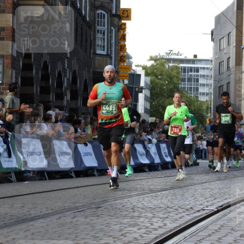 13.09.2026 - 21. swb-Marathon Bremen Strokosch-Dieckow http://msf.ph/oto/10333468 13.09.2026 13:16:40 Ziel 481, 663, 740, 755, 792, 1076, 1162, 1605, 2604, 5554, 5963, 6106, 6721, 6744, 7053, 7603, 7801, 8171, 8288, 8398, 9031, 9115, 13008, 385, 472, 675, 696, 734, 827, 1970, 2319, 2473, 2809, 3716, 3961, 4135, 4137, 4485, 5772, 6049, 6531, 6535, 6819, 7297, 7387 meine-sportfotos.de