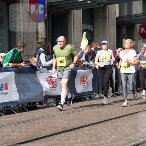 13.09.2026 - 21. swb-Marathon Bremen Strokosch-Dieckow http://msf.ph/oto/10333474 13.09.2026 11:03:45 Ziel 10152, 10291, 10357, 10390, 10403, 10429, 10516, 10607, 10659, 10671, 10672, 10720, 10726, 10912, 10913, 10918, 11149, 11221, 11318, 11319, 11325, 11451, 11470, 11471, 11511, 11539, 11618, 11726, 11909, 11967, 12001, 12103, 12113, 12140, 12260, 12276, 12392, 12433, 12504, 10090, 10091, 10187, 10327, 10420, 10429, 10569, 10796, 10902, 10950, 11211, 11411, 11595, 11598, 11655, 11746, 11773, 11868, 12074 meine-sportfotos.de