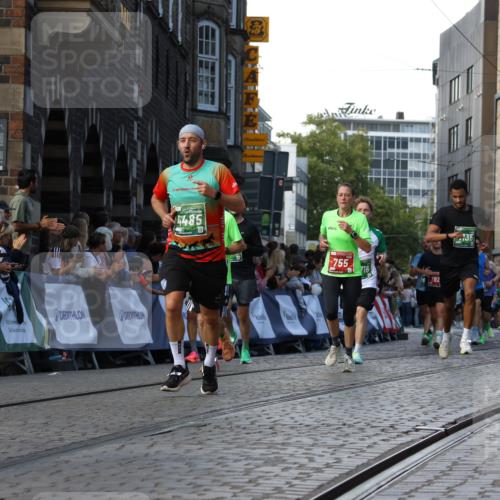 13.09.2026 - 21. swb-Marathon Bremen Strokosch-Dieckow http://msf.ph/oto/10333513 13.09.2026 13:16:41 Ziel 481, 740, 755, 792, 1076, 1162, 1605, 2604, 5554, 5963, 6721, 7053, 7603, 7801, 8171, 8288, 8398, 9031, 9115, 13008, 385, 472, 675, 734, 827, 1970, 2319, 2473, 2809, 3716, 3961, 4135, 4137, 4485, 5772, 6049, 6531, 6535, 6819, 7297, 7387 meine-sportfotos.de