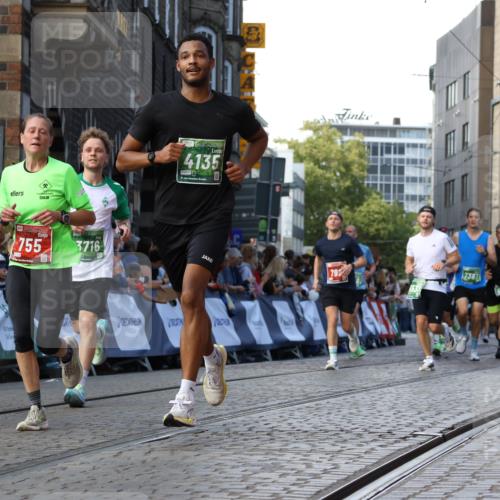 13.09.2026 - 21. swb-Marathon Bremen Strokosch-Dieckow http://msf.ph/oto/10333626 13.09.2026 13:16:43 Ziel 740, 755, 792, 1076, 1162, 1605, 2604, 5554, 5963, 6721, 7053, 7603, 7801, 8171, 8288, 8398, 9031, 9115, 385, 472, 675, 734, 827, 1970, 2319, 2473, 2809, 3706, 3716, 3961, 4135, 4137, 5772, 6049, 6531, 6535, 6819, 7297, 7387 meine-sportfotos.de