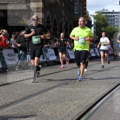 13.09.2026 - 21. swb-Marathon Bremen Strokosch-Dieckow http://msf.ph/oto/10333656 13.09.2026 13:25:50 Ziel 191, 209, 260, 1650, 1658, 2046, 3124, 3168, 3186, 3806, 4294, 4717, 5703, 5755, 5814, 6380, 7252, 8357, 8545, 8597, 8695, 8769, 8890, 9299, 9440, 9460, 9468, 9506, 13025, 1163, 1647, 2062, 2666, 2708, 2987, 3248, 3516, 4067, 4476, 5558, 5701, 6135, 6605, 7638, 7780, 8271, 8361, 8592, 9266, 9794 meine-sportfotos.de
