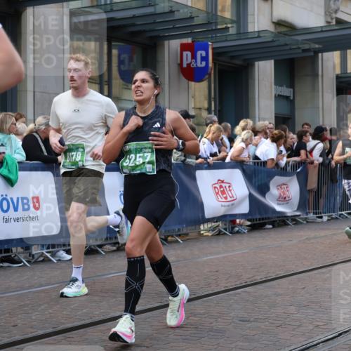 13.09.2026 - 21. swb-Marathon Bremen Strokosch-Dieckow http://msf.ph/oto/10333716 13.09.2026 13:23:52 Ziel 102, 776, 909, 1199, 1250, 2210, 2295, 2370, 2491, 2967, 3044, 3372, 4000, 4559, 5012, 5104, 5208, 5257, 5397, 5481, 5623, 5928, 5929, 6105, 6772, 7059, 7069, 7081, 7094, 7105, 8082, 8179, 8415, 9087, 9916, 10059, 13219, 135, 342, 672, 2288, 2485, 2490, 2517, 2560, 2627, 3138, 3642, 3856, 4601, 4671, 5011, 5116, 5146, 5231, 5908, 6157, 6332, 6648, 6843, 6848, 7105, 7216, 7357, 7475, 7761, 8051, 8052, 8095, 8290, 8560, 10059, 10115, 13007, 13197 meine-sportfotos.de