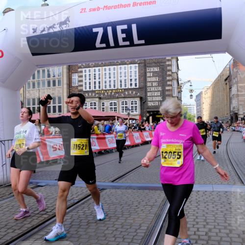 13.09.2026 - 21. swb-Marathon Bremen Tim E. http://msf.ph/oto/10333721 13.09.2026 11:05:47 Ziel 10186, 10259, 10260, 10432, 10717, 10864, 11146, 11314, 11334, 11387, 11394, 11520, 11521, 11571, 11572, 11724, 11791, 11892, 11947, 12055, 12251, 12273, 12330, 12362, 12501 meine-sportfotos.de
