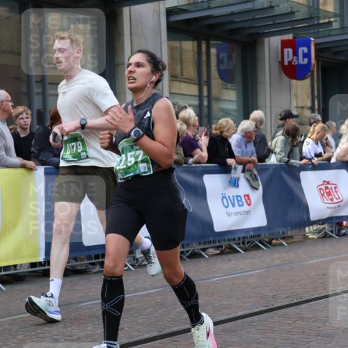 13.09.2026 - 21. swb-Marathon Bremen Strokosch-Dieckow http://msf.ph/oto/10333731 13.09.2026 13:23:52 Ziel 102, 776, 909, 1199, 1250, 2210, 2295, 2370, 2491, 2967, 3044, 3372, 4000, 4559, 5012, 5104, 5208, 5257, 5397, 5481, 5623, 5928, 5929, 6105, 6772, 7059, 7069, 7081, 7094, 7105, 8082, 8179, 8415, 9087, 9916, 10059, 13219, 135, 342, 672, 2288, 2485, 2490, 2517, 2560, 2627, 3138, 3642, 3856, 4601, 4671, 5011, 5116, 5146, 5231, 5908, 6157, 6332, 6648, 6843, 6848, 7105, 7216, 7357, 7475, 7761, 8051, 8052, 8095, 8290, 8560, 10059, 10115, 13007, 13197 meine-sportfotos.de