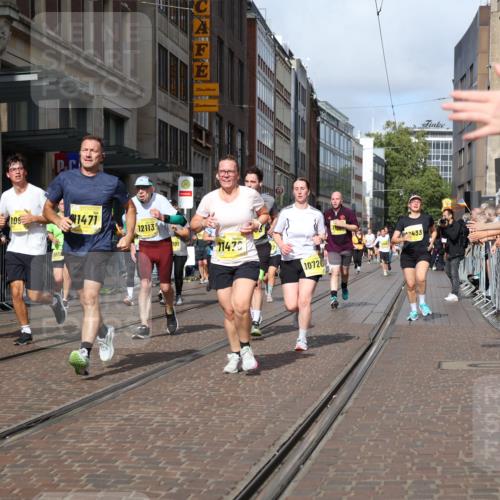 13.09.2026 - 21. swb-Marathon Bremen Strokosch-Dieckow http://msf.ph/oto/10333748 13.09.2026 11:03:52 Ziel 10182, 10291, 10390, 10516, 10607, 10613, 10659, 10671, 10672, 10720, 10726, 10912, 10913, 11221, 11318, 11319, 11336, 11470, 11471, 11539, 11618, 11720, 11726, 11740, 11909, 12001, 12103, 12113, 12140, 12260, 12276, 12392, 12433, 10090, 10091, 10152, 10327, 10357, 10403, 10420, 10429, 10569, 10659, 10720, 10796, 10902, 10918, 10950, 11149, 11211, 11325, 11411, 11451, 11511, 11595, 11655, 11746, 11868, 11967, 12074, 12504 meine-sportfotos.de