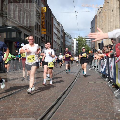 13.09.2026 - 21. swb-Marathon Bremen Strokosch-Dieckow http://msf.ph/oto/10333789 13.09.2026 11:03:52 Ziel 10182, 10291, 10390, 10516, 10607, 10613, 10659, 10671, 10672, 10720, 10726, 10912, 10913, 11221, 11318, 11319, 11336, 11470, 11471, 11539, 11618, 11720, 11726, 11740, 11909, 12001, 12103, 12113, 12140, 12260, 12276, 12392, 12433, 10090, 10091, 10152, 10327, 10357, 10403, 10420, 10429, 10569, 10659, 10720, 10796, 10902, 10918, 10950, 11149, 11211, 11325, 11411, 11451, 11511, 11595, 11655, 11746, 11868, 11967, 12074, 12504 meine-sportfotos.de