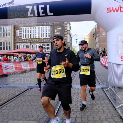 13.09.2026 - 21. swb-Marathon Bremen Tim E. http://msf.ph/oto/10333839 13.09.2026 11:05:49 Ziel 10186, 10259, 10260, 10432, 10717, 10864, 11146, 11314, 11334, 11387, 11394, 11520, 11521, 11571, 11572, 11724, 11791, 11892, 11947, 12055, 12156, 12251, 12273, 12330, 12362, 12501 meine-sportfotos.de