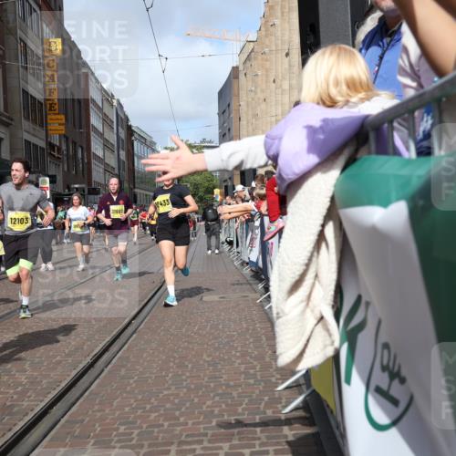 13.09.2026 - 21. swb-Marathon Bremen Strokosch-Dieckow http://msf.ph/oto/10333841 13.09.2026 11:03:53 Ziel 10182, 10291, 10390, 10516, 10526, 10607, 10613, 10671, 10672, 10726, 10912, 10913, 11214, 11215, 11221, 11318, 11319, 11336, 11470, 11471, 11539, 11618, 11720, 11726, 11740, 11909, 12001, 12103, 12113, 12140, 12260, 12276, 12392, 12433, 10090, 10091, 10152, 10327, 10357, 10403, 10420, 10429, 10569, 10607, 10659, 10720, 10796, 10902, 10918, 10950, 11149, 11325, 11451, 11511, 11595, 11618, 11655, 11746, 11868, 11967, 12074, 12392, 12504 meine-sportfotos.de