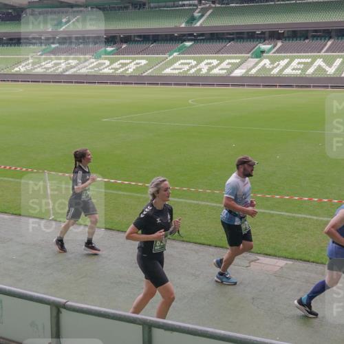 13.09.2026 - 21. swb-Marathon Bremen Michael Burmester http://msf.ph/oto/10333988 13.09.2026 13:07:14 Laufen im Stadion 109, 132, 156, 217, 287, 303, 310, 372, 430, 454, 489, 578, 607, 613, 682, 716, 784, 800, 808, 809, 831, 834, 846, 911, 922, 1083, 1173, 1189, 1205, 1210, 1274, 1322, 1364, 1365, 1369, 1387, 1395, 1437, 1532, 1533, 1545, 1574, 1581, 1600, 1823, 1831, 1841, 1848, 1854, 1871, 1909, 1926, 1938, 2003, 2070, 2076, 2090, 2219, 2275, 2283, 2318, 2355, 2356, 2393, 2405, 2440, 2492, 2565, 2611, 2699, 2707, 2721, 2731, 2755, 2802, 2818, 2831, 2866, 2902, 2911, 2949, 2960 meine-sportfotos.de