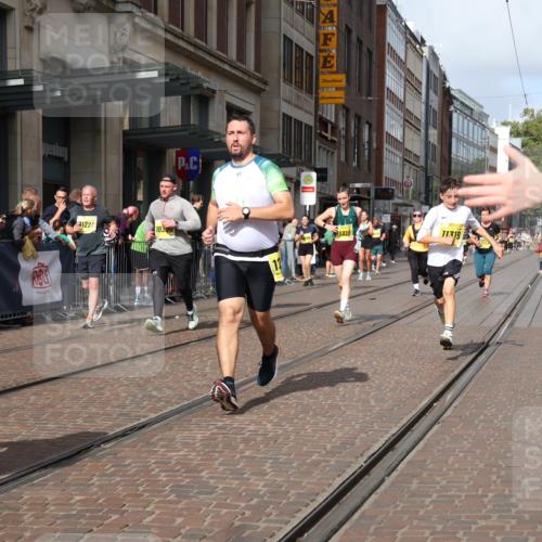 13.09.2026 - 21. swb-Marathon Bremen Strokosch-Dieckow http://msf.ph/oto/10334047 13.09.2026 11:03:58 Ziel 10182, 10245, 10291, 10390, 10516, 10526, 10613, 10671, 10672, 10726, 10755, 10912, 10913, 11214, 11215, 11221, 11248, 11318, 11336, 11410, 11539, 11720, 11726, 11740, 11909, 12001, 12009, 12103, 12113, 12276, 12929, 10090, 10091, 10152, 10327, 10357, 10403, 10429, 10569, 10607, 10659, 10720, 10726, 10796, 10912, 10918, 10950, 11149, 11319, 11325, 11451, 11470, 11471, 11511, 11595, 11618, 11868, 11967, 12074, 12140, 12260, 12392, 12433, 12504 meine-sportfotos.de