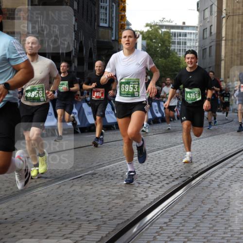 13.09.2026 - 21. swb-Marathon Bremen Strokosch-Dieckow http://msf.ph/oto/10334052 13.09.2026 13:17:02 Ziel 472, 675, 696, 734, 816, 827, 985, 2473, 2474, 2809, 3716, 3961, 4135, 4137, 4485, 5255, 5772, 6367, 6531, 6535, 7387, 7875, 2052, 4156, 4805, 6624, 6759, 6953, 7284, 8111, 8418, 8858 meine-sportfotos.de