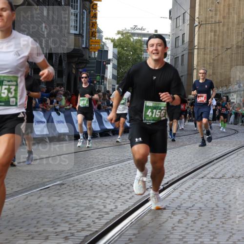 13.09.2026 - 21. swb-Marathon Bremen Strokosch-Dieckow http://msf.ph/oto/10334081 13.09.2026 13:17:03 Ziel 472, 675, 696, 734, 816, 827, 985, 2473, 2474, 2809, 3716, 3961, 4135, 4137, 4485, 5255, 5772, 6049, 6367, 6531, 6535, 7387, 7875, 2052, 4805, 6624, 6734, 6759, 7284, 8111, 8418 meine-sportfotos.de