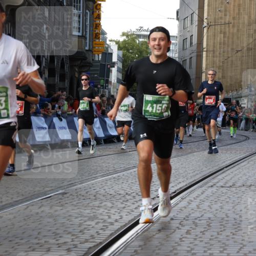 13.09.2026 - 21. swb-Marathon Bremen Strokosch-Dieckow http://msf.ph/oto/10334095 13.09.2026 13:17:03 Ziel 472, 675, 696, 734, 816, 827, 985, 2473, 2474, 2809, 3716, 3961, 4135, 4137, 4485, 5255, 5772, 6049, 6367, 6531, 6535, 7387, 7875, 2052, 4805, 6624, 6734, 6759, 7284, 8111, 8418 meine-sportfotos.de