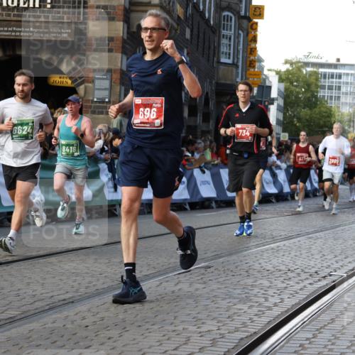 13.09.2026 - 21. swb-Marathon Bremen Strokosch-Dieckow http://msf.ph/oto/10334234 13.09.2026 13:17:07 Ziel 385, 472, 675, 696, 734, 827, 985, 1970, 2319, 2473, 2474, 2809, 3716, 3961, 4135, 4137, 4485, 5255, 5772, 6049, 6531, 6535, 6819, 7297, 7387, 7875, 842, 2052, 3148, 4805, 6095, 6624, 6734, 6759, 8418 meine-sportfotos.de