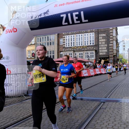 13.09.2026 - 21. swb-Marathon Bremen Tim E. http://msf.ph/oto/10334266 13.09.2026 11:06:02 Ziel 10018, 10168, 10238, 10259, 10260, 10305, 10457, 10864, 11024, 11520, 11791, 11892, 11947, 12156, 12362, 12378, 12501, 12523, 12528, 12773 meine-sportfotos.de