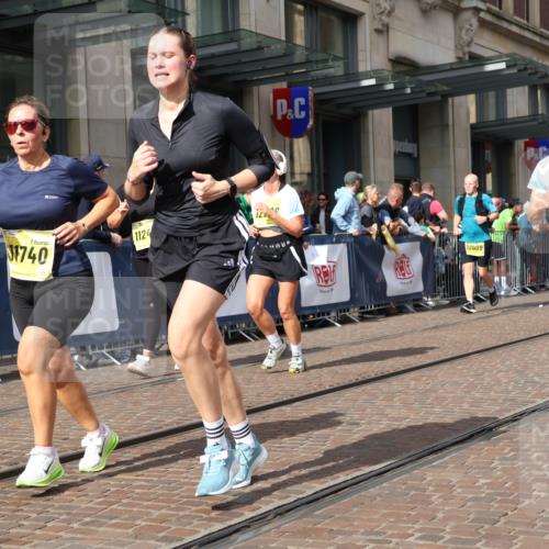 13.09.2026 - 21. swb-Marathon Bremen Strokosch-Dieckow http://msf.ph/oto/10334535 13.09.2026 11:04:15 Ziel 10160, 10245, 10481, 10526, 10711, 10755, 10877, 11114, 11214, 11215, 11248, 11364, 11366, 11410, 11592, 11705, 11720, 11740, 11761, 11991, 12009, 12929, 10182, 10291, 10390, 10403, 10516, 10607, 10613, 10659, 10671, 10672, 10720, 10726, 10912, 10913, 11149, 11221, 11318, 11319, 11336, 11470, 11471, 11511, 11539, 11618, 11720, 11726, 11909, 12001, 12103, 12113, 12140, 12260, 12276, 12392, 12433 meine-sportfotos.de