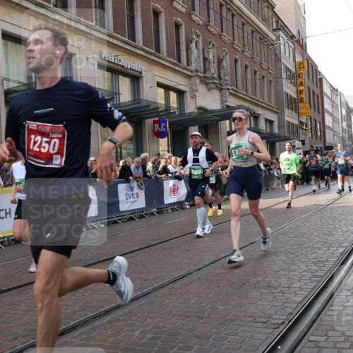 13.09.2026 - 21. swb-Marathon Bremen Strokosch-Dieckow http://msf.ph/oto/10334910 13.09.2026 13:24:34 Ziel 282, 972, 1264, 1516, 2280, 2761, 3015, 4113, 4198, 4262, 4277, 4507, 4973, 5328, 5664, 6079, 6360, 6544, 6626, 6807, 6943, 7409, 7854, 8853, 9152, 9541, 10103, 789, 790, 1250, 1582, 2295, 2491, 3375, 3524, 3994, 4000, 4559, 5572, 5668, 5669, 5928, 5929, 5953, 6080, 7069, 7081, 7156, 7568, 8310, 8415, 8636, 8784, 8881, 9264, 9573, 9676, 9916, 10069, 10071, 10097 meine-sportfotos.de