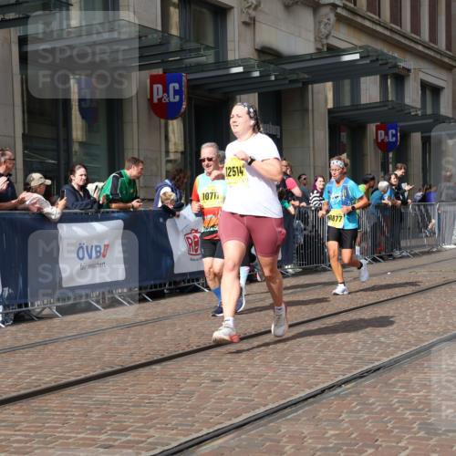 13.09.2026 - 21. swb-Marathon Bremen Strokosch-Dieckow http://msf.ph/oto/10334937 13.09.2026 11:04:26 Ziel 10160, 10198, 10283, 10315, 10481, 10711, 10729, 10855, 10856, 10877, 10940, 11006, 11114, 11133, 11272, 11364, 11366, 11395, 11518, 11592, 11705, 11757, 11761, 11991, 12005, 12420, 12493, 12495, 12498, 12500, 12502, 12563, 10182, 10245, 10291, 10390, 10516, 10526, 10613, 10671, 10672, 10755, 11214, 11215, 11221, 11248, 11318, 11336, 11410, 11539, 11720, 11726, 11740, 11909, 12001, 12009, 12103, 12113, 12276, 12929 meine-sportfotos.de