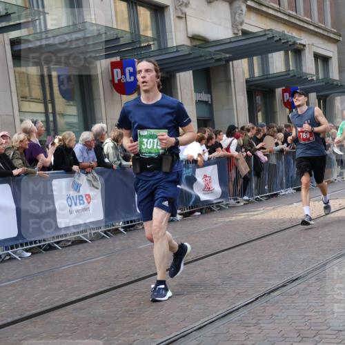 13.09.2026 - 21. swb-Marathon Bremen Strokosch-Dieckow http://msf.ph/oto/10335000 13.09.2026 13:24:37 Ziel 282, 972, 1080, 1264, 1516, 2280, 2322, 2761, 3015, 3105, 4091, 4113, 4198, 4262, 4277, 4507, 4918, 4973, 5664, 6079, 6360, 6544, 6626, 6807, 6943, 7409, 7854, 8245, 8853, 9073, 9152, 9360, 10103, 282, 789, 790, 1250, 1582, 2295, 3375, 3524, 3994, 4000, 4559, 5328, 5572, 5668, 5669, 5929, 5953, 6080, 7156, 7568, 8310, 8415, 8636, 8784, 8881, 9264, 9541, 9573, 9676, 10069, 10071, 10097 meine-sportfotos.de