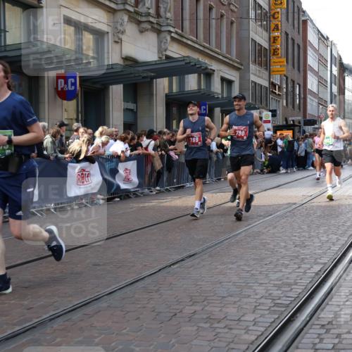 13.09.2026 - 21. swb-Marathon Bremen Strokosch-Dieckow http://msf.ph/oto/10335019 13.09.2026 13:24:37 Ziel 282, 972, 1080, 1264, 1516, 2280, 2322, 2761, 3015, 3105, 4091, 4113, 4198, 4262, 4277, 4507, 4918, 4973, 5664, 6079, 6360, 6544, 6626, 6807, 6943, 7409, 7854, 8245, 8853, 9073, 9152, 9360, 10103, 282, 789, 790, 1250, 1582, 2295, 3375, 3524, 3994, 4000, 4559, 5328, 5572, 5668, 5669, 5929, 5953, 6080, 7156, 7568, 8310, 8415, 8636, 8784, 8881, 9264, 9541, 9573, 9676, 10069, 10071, 10097 meine-sportfotos.de