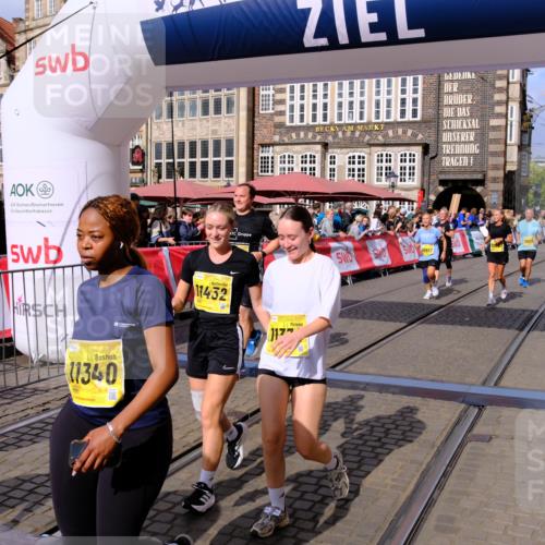 13.09.2026 - 21. swb-Marathon Bremen Tim E. http://msf.ph/oto/10335031 13.09.2026 11:06:39 Ziel 10376, 10681, 10682, 10852, 10853, 11028, 11029, 11340, 11374, 11432, 11460, 11690, 11729, 11849, 12217, 12479, 12485 meine-sportfotos.de